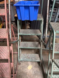 Warehouse ladders