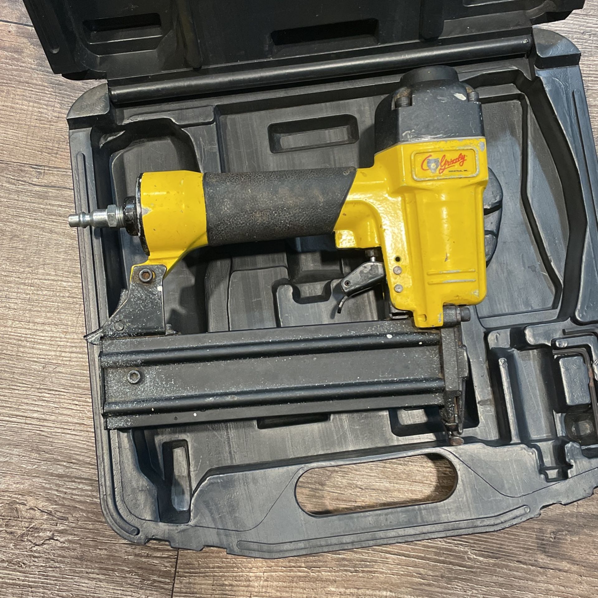 Grizzly Air Staple Gun for Sale in Grays Harbor County, WA OfferUp