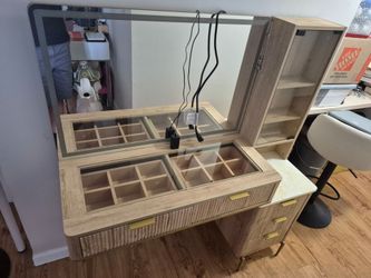 Women's Makeup Vanity