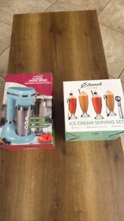 Shake mixer and serving set