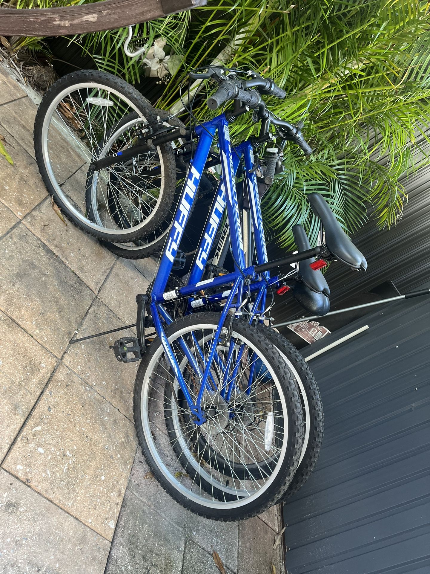 2 Huffy Rock Creek Mountain Bikes – Great Condition! 🚴♀️🚴♂️