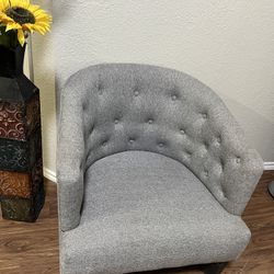 LIVING ROOM GREY SOFA 