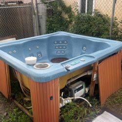 Free 8 Person Hot Tub Needs To Be Professionally Wired 