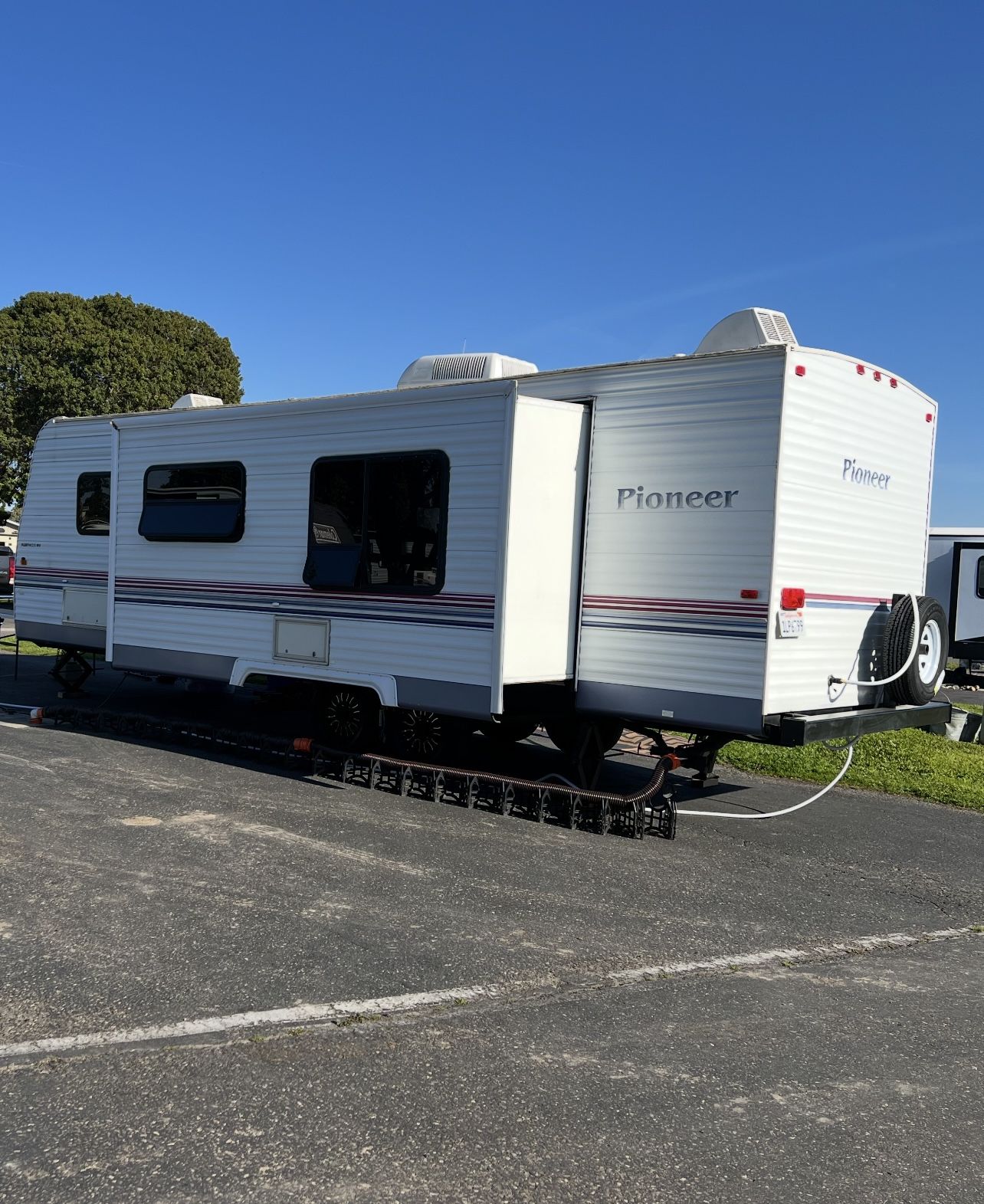 2004 Fleetwood Pioneer