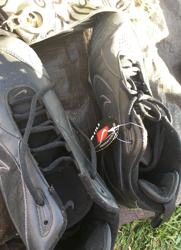 Baseball shoes