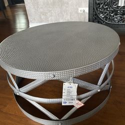 Metal leaving room table