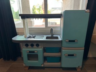 Play kitchen