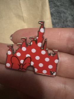 2025 Hidden Mickey Wave B Castle Pin