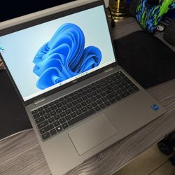Laptop Computer Dell 5530 Very Fast Pc