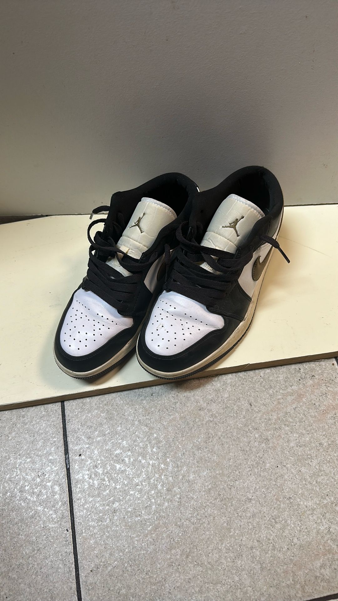 Air Jordan Nike Sneaks, Size 7