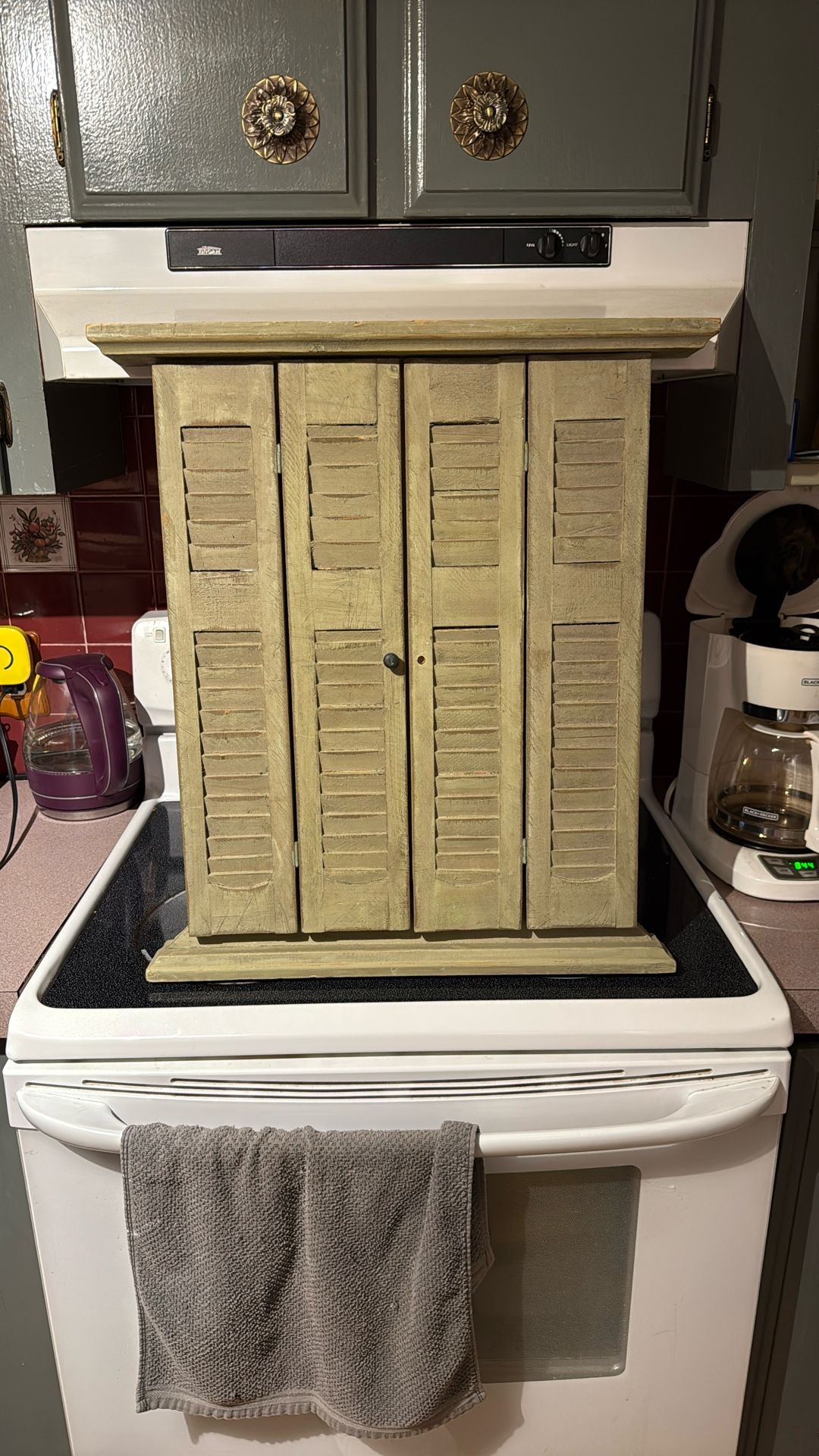 Beautiful Window Shaped Home Decor Item With Mirror Inside $10