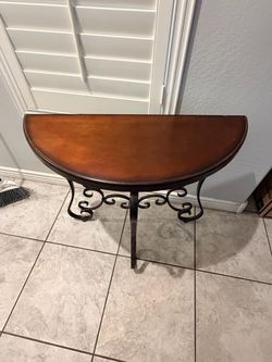 Entry way table