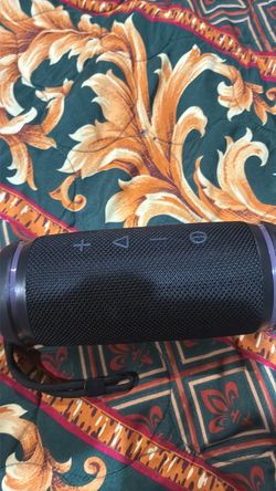 TREBLAB speaker