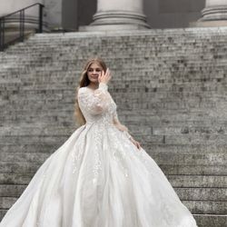 Exquisite royal wedding dress