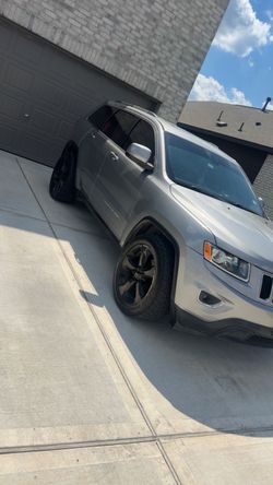 Jeep grand cherokee laredo 2015 160xxx V6 Sunroof Sound system Moffles 3 inch tips  Toyo mud tires