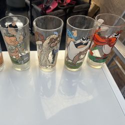 Looney tunes 4 Collectible Glassware 