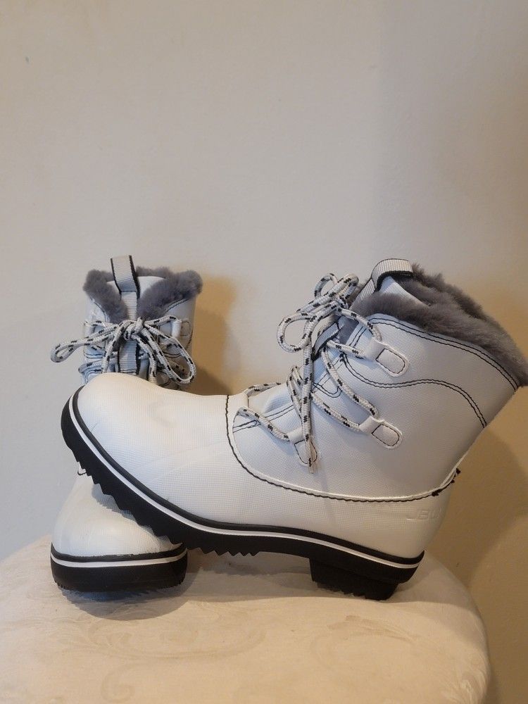 Snow Boots Size 6M