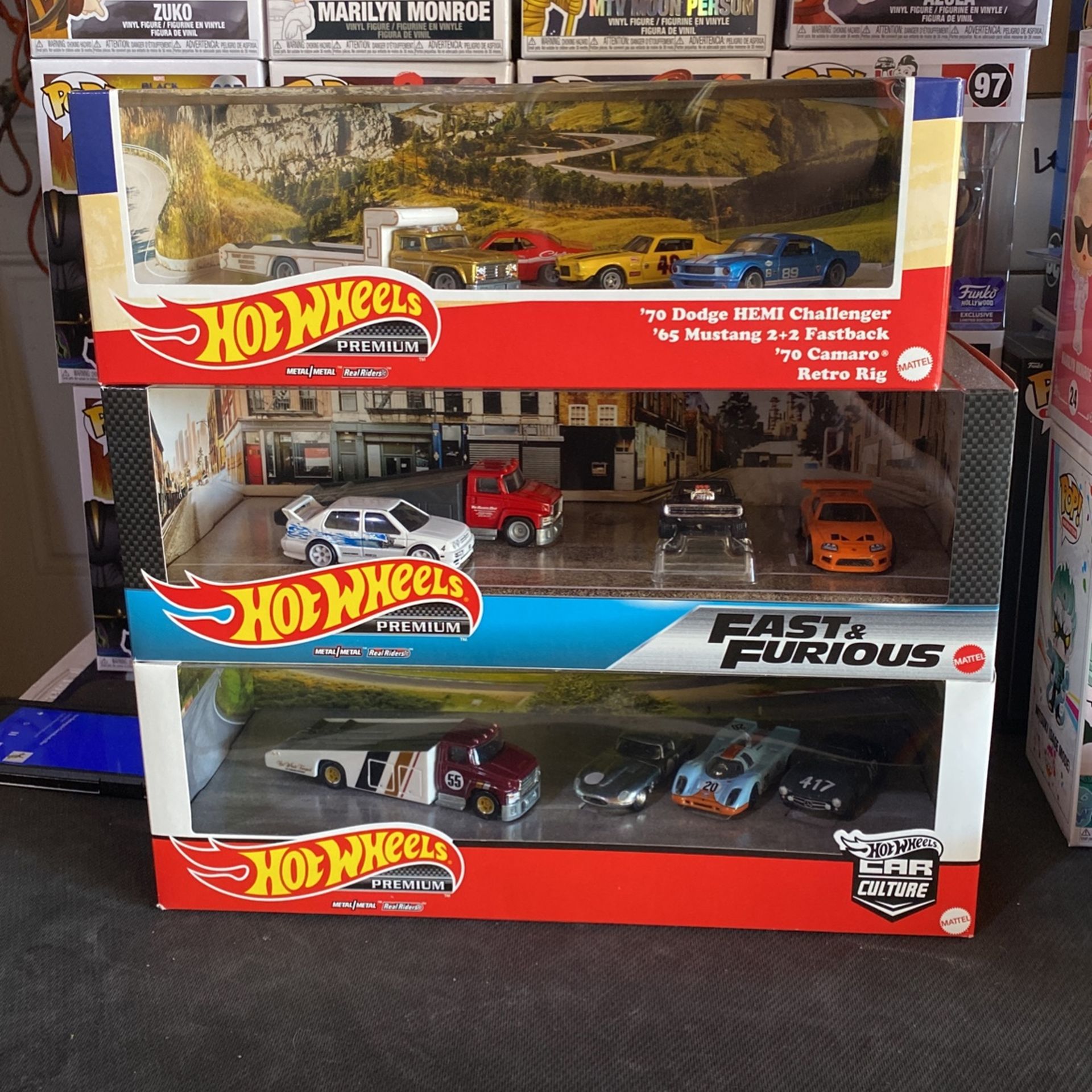 Hot Wheel Garage Set Bundle! 