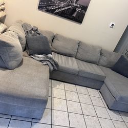 Free Delivery Broyhill Sectional Couch