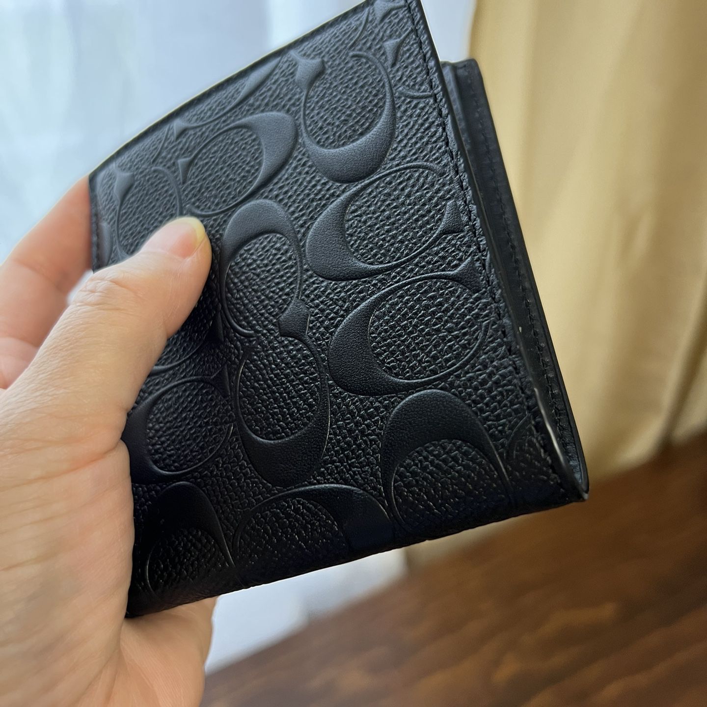 Coach Men's Embossed logo leather Wallet for Sale in Queens, NY