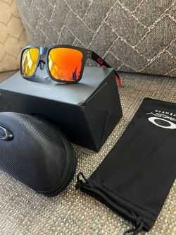 Oakley Holbrook ti