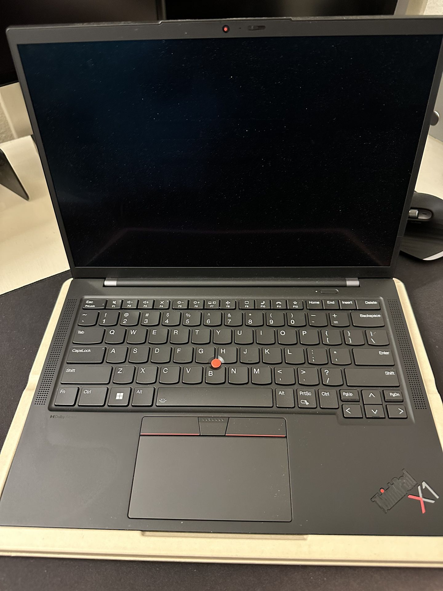 BRAND NEW ThinkPad X1 Carbon Gen 11 Intel Linux i7
