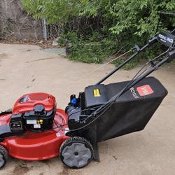 *BRAND NEW* Toro
Recycler 22 in. All-Wheel Drive Personal Pace Variable Speed Gas Self Propelled Walk Behind Mower