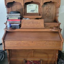 Estey Pump Organ 1901