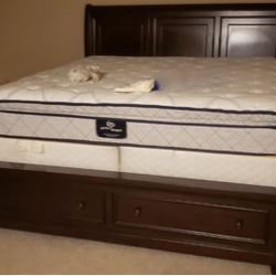 Wooden King Size Bed With 2 Drawers