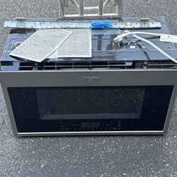 Whirlpool Under cabinet Microwave With Venting Fan