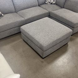 Maycen Fab Grey Sectional 