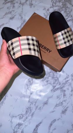 Burberry slides😊