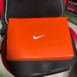 NIKE ROMALEOS 4 SE..NEW IN BOX