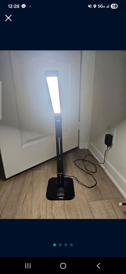 Led Dimmable Desk Light Lamp In Great Condition