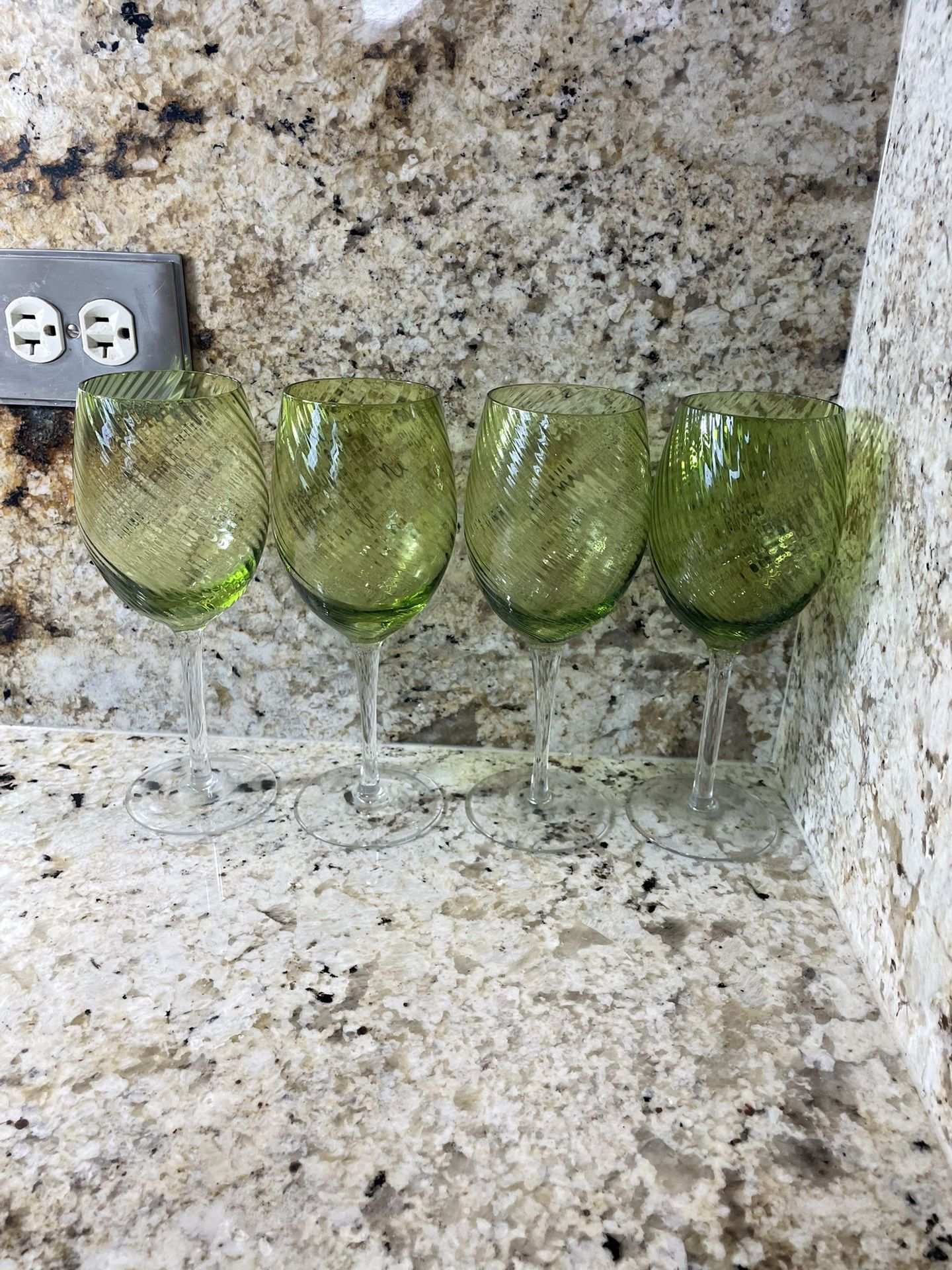 4 Vintage Green Swirl Wine Glasses
