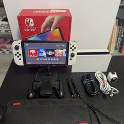 Nintendo Switch OLED + Extras 