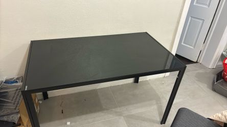 Pristine Black Glass Table With 4 Chairs!