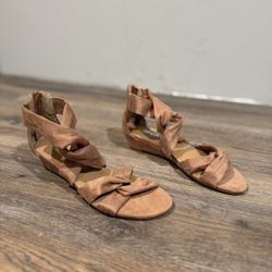 New Report Wedge Sandals Size 6