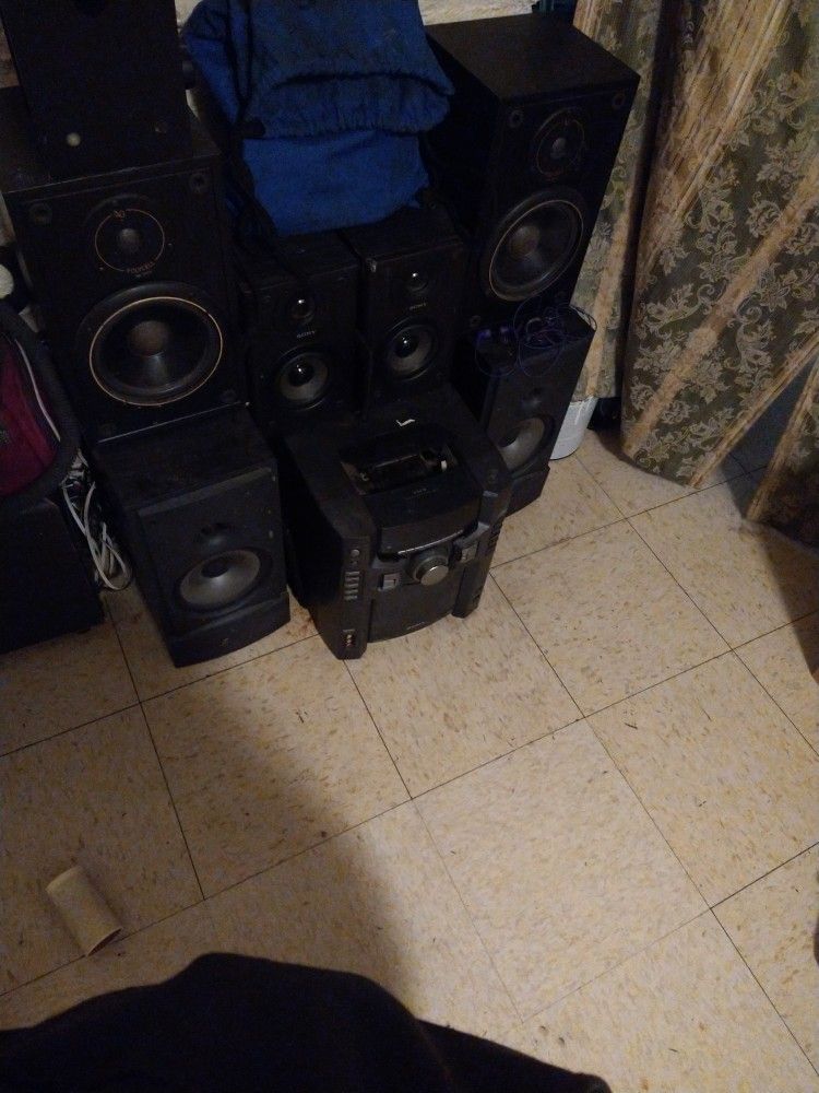 11 Speakers With A Woofer And Receiver  120volt