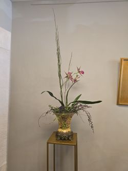 Porcelain with orchids and dry prop