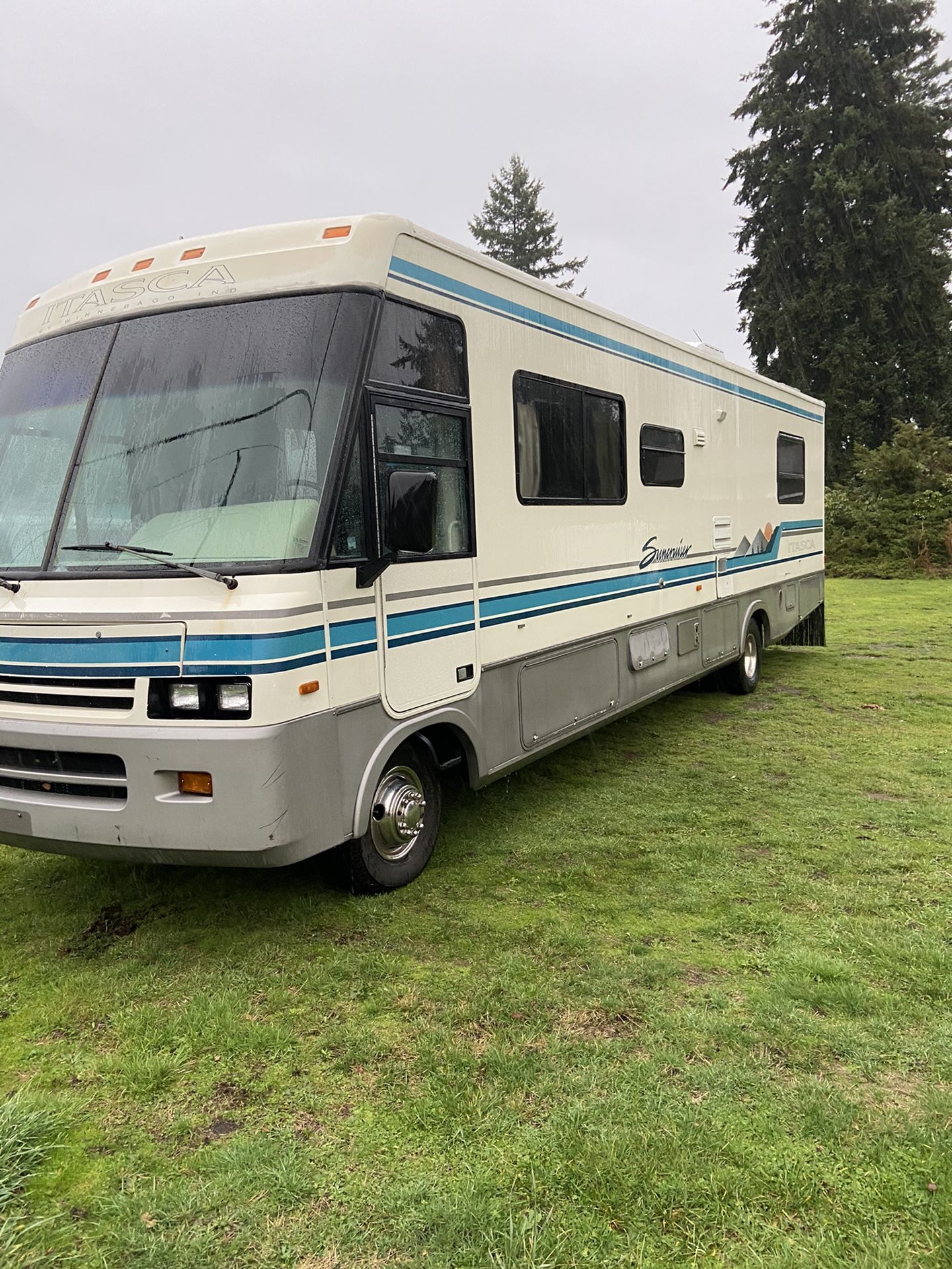 1995, 30 ft S/C queen-size walkaround bed excellent shape