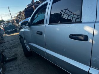 2006 Dakota pair  of Manual left doors
