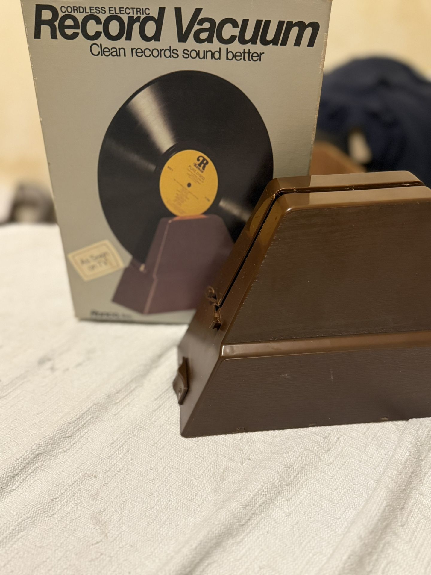 VINTAGE 1976 RONCO VINYL RECORD VACCUM AS SEEN ON T.V. Open box