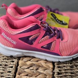 Girls/womens Shoes NWT