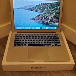 Macbook Air 2017 (13-inch, with Microsoft Office And Final Cut Pro)