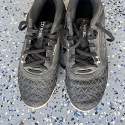 Uber Armour Cleats Baseball - 4.5 Y 