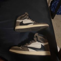 Travis Scott x Jordan 1 Size 9.5 US