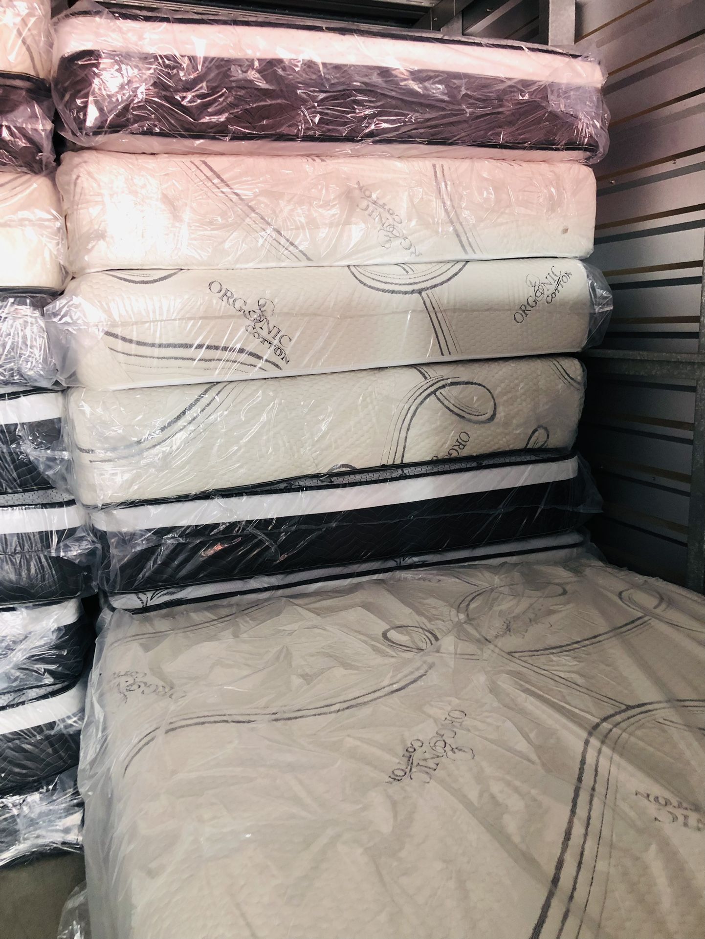 QUEEN MEMORY FOAM MATTRESS WITH BOXSPRING‼️