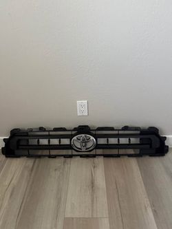 OEM 2025 Toyota 4Runner sr5 grille