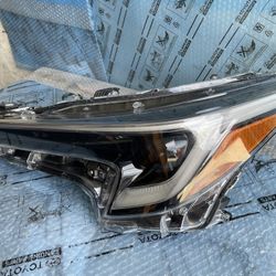 2025 Toyota Corolla Headlight Used Oem L 